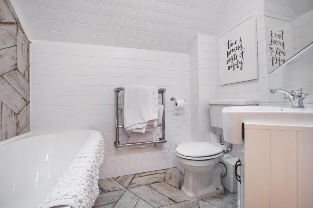 Luxury Lodge In The Heart Of The Cotswolds 赛伦塞斯特 外观 照片